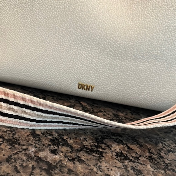 DKNY Hanley Hobo Cream Leather Bag with Gold Accents and guitar strap NWT - Picture 2 of 16